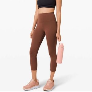 (SOLD)Lululemon Wunder Train 21" Leggings - Size 6